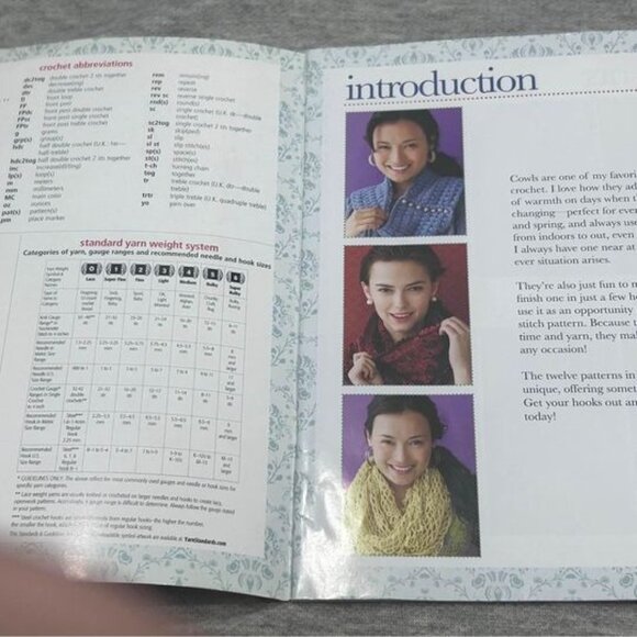 EASY COWLS TO CROCHET Mary Beth Temple - Picture 2 of 7